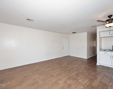 532 W 9th Street - Photo Thumbnail 6