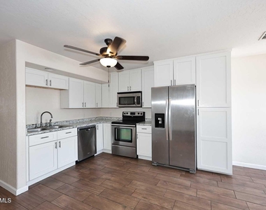 532 W 9th Street - Photo Thumbnail 8