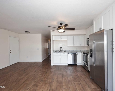 532 W 9th Street - Photo Thumbnail 9