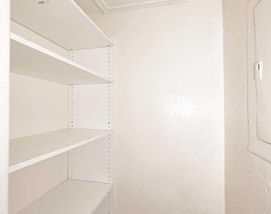 532 W 9th Street - Photo Thumbnail 17