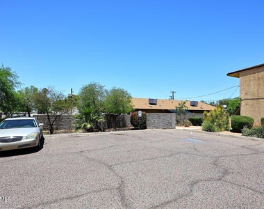 532 W 9th Street - Photo Thumbnail 24