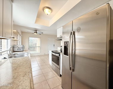 10402 N 10th Street - Photo Thumbnail 4