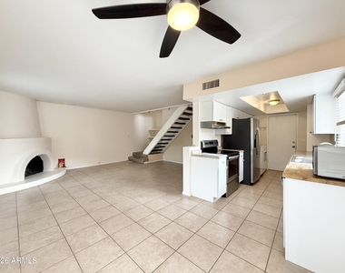 10402 N 10th Street - Photo Thumbnail 12
