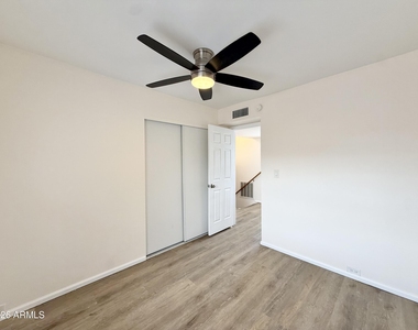 10402 N 10th Street - Photo Thumbnail 7