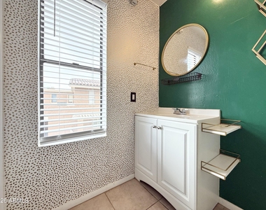10402 N 10th Street - Photo Thumbnail 10