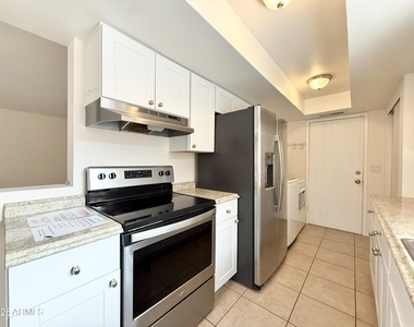 10402 N 10th Street - Photo Thumbnail 2