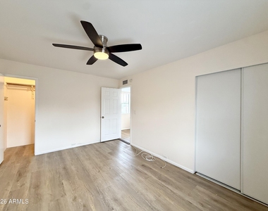 10402 N 10th Street - Photo Thumbnail 9