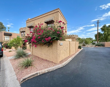 10402 N 10th Street - Photo Thumbnail 1