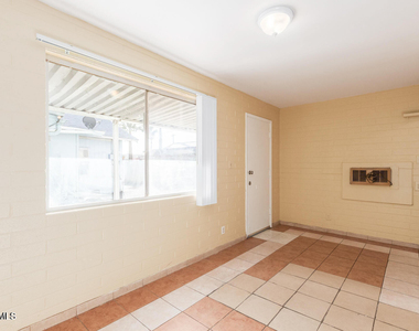 320 N 20th Avenue - Photo Thumbnail 7