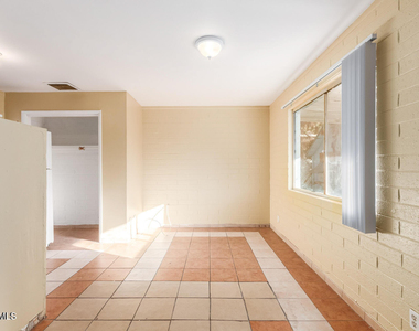 320 N 20th Avenue - Photo Thumbnail 6