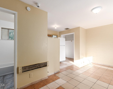 320 N 20th Avenue - Photo Thumbnail 4