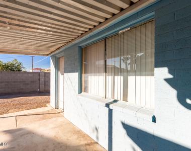 320 N 20th Avenue - Photo Thumbnail 2