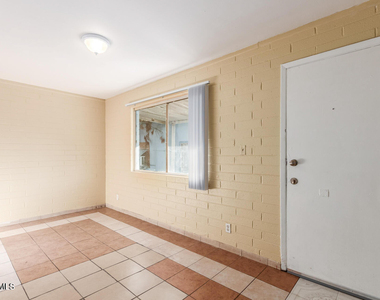 320 N 20th Avenue - Photo Thumbnail 5