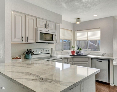 101 N 7th Street - Photo Thumbnail 6