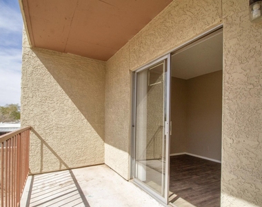 2802 E Monte Cristo Avenue - Photo Thumbnail 7