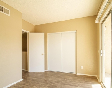 2802 E Monte Cristo Avenue - Photo Thumbnail 6
