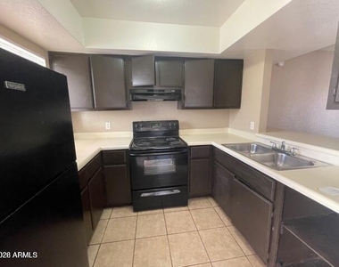 2802 E Monte Cristo Avenue - Photo Thumbnail 3