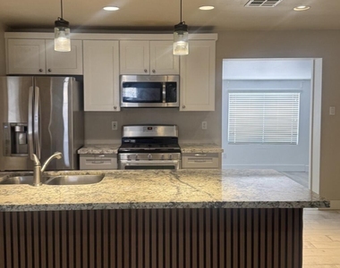 2225 W Whitton Avenue - Photo Thumbnail 4