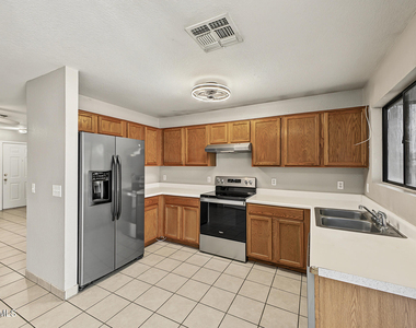 8507 W College Drive - Photo Thumbnail 15