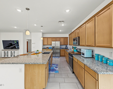 20398 W Elm Drive - Photo Thumbnail 8