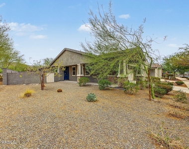 20398 W Elm Drive - Photo Thumbnail 2