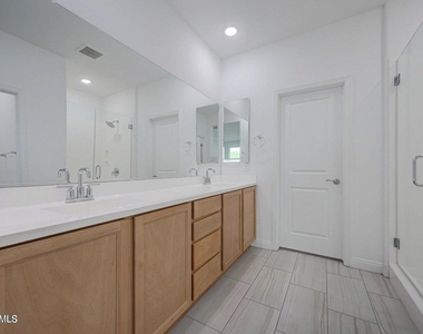 20398 W Elm Drive - Photo Thumbnail 16