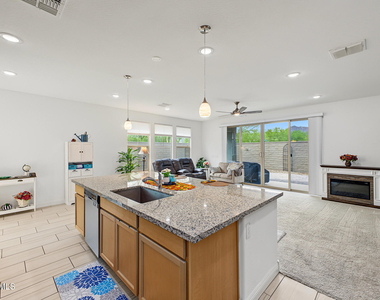 20398 W Elm Drive - Photo Thumbnail 10