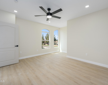 1081 W 1st Street - Photo Thumbnail 19