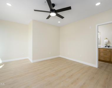 1081 W 1st Street - Photo Thumbnail 18