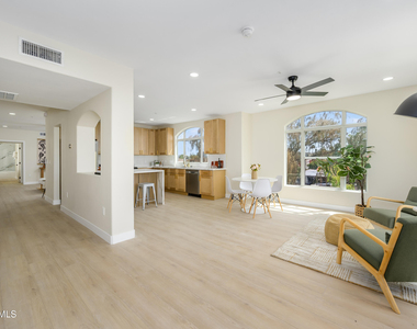 1081 W 1st Street - Photo Thumbnail 13