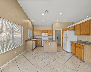 4008 W Bloomfield Road - Photo Thumbnail 10