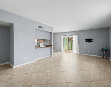 803 E Cochise Drive - Photo Thumbnail 9