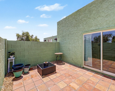 803 E Cochise Drive - Photo Thumbnail 22