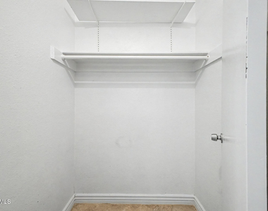 803 E Cochise Drive - Photo Thumbnail 18