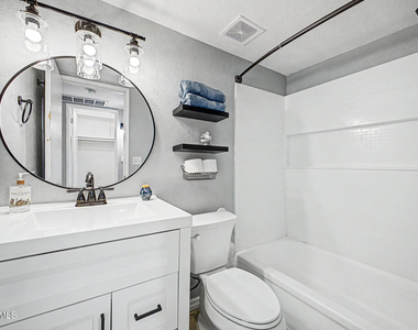 803 E Cochise Drive - Photo Thumbnail 19