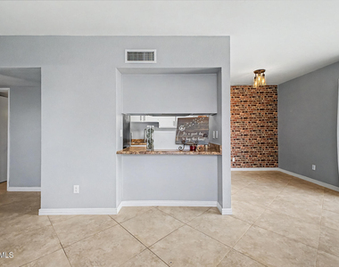 803 E Cochise Drive - Photo Thumbnail 8