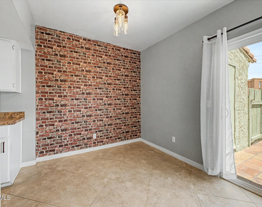 803 E Cochise Drive - Photo Thumbnail 6