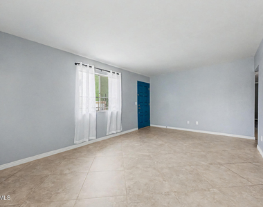 803 E Cochise Drive - Photo Thumbnail 10