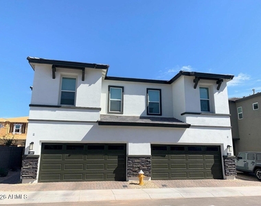 1825 N 43rd Terrace - Photo Thumbnail 15