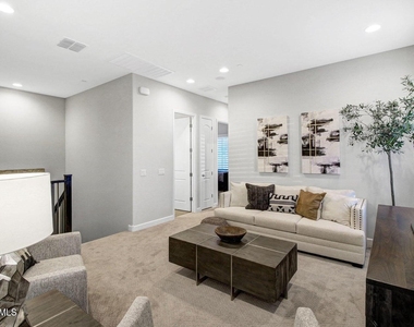 1825 N 43rd Terrace - Photo Thumbnail 7