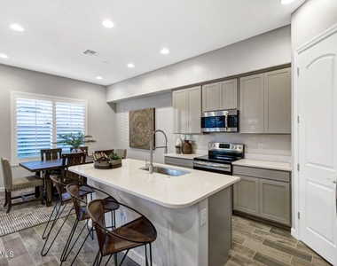 1825 N 43rd Terrace - Photo Thumbnail 2