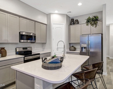1825 N 43rd Terrace - Photo Thumbnail 3