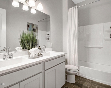 1825 N 43rd Terrace - Photo Thumbnail 13