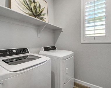 1825 N 43rd Terrace - Photo Thumbnail 9