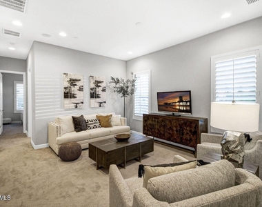 1825 N 43rd Terrace - Photo Thumbnail 8