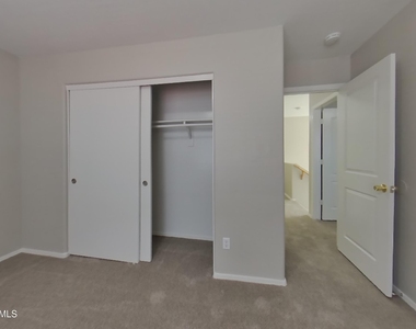 6923 S 50th Drive - Photo Thumbnail 11