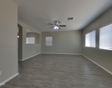 6923 S 50th Drive - Photo Thumbnail 3