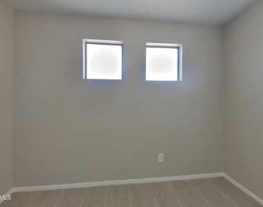 6923 S 50th Drive - Photo Thumbnail 10