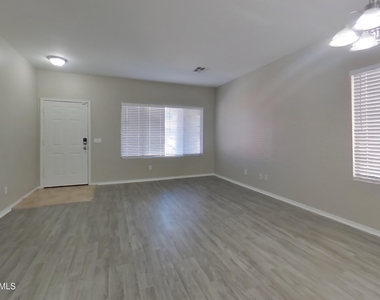 6923 S 50th Drive - Photo Thumbnail 2