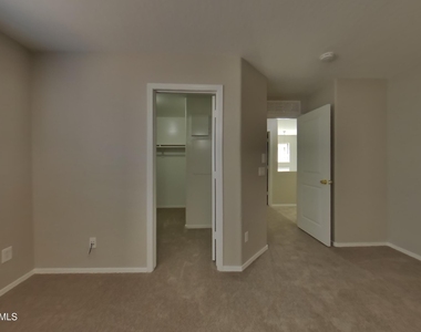 6923 S 50th Drive - Photo Thumbnail 7